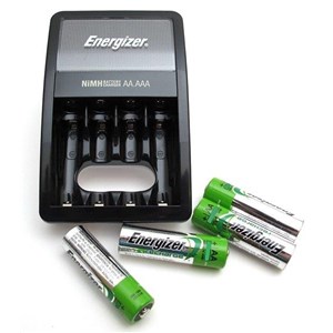 ŁADOWARKA ENEGIZER MAXI 4 X AA 2000